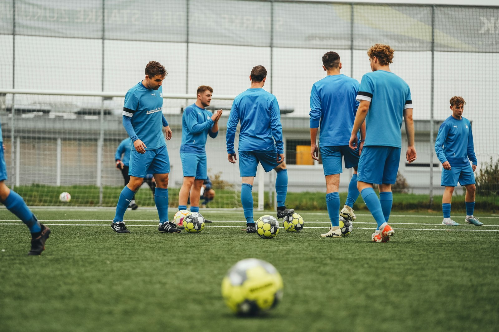 V体育 · 体育资讯与赛程首页主视觉配图